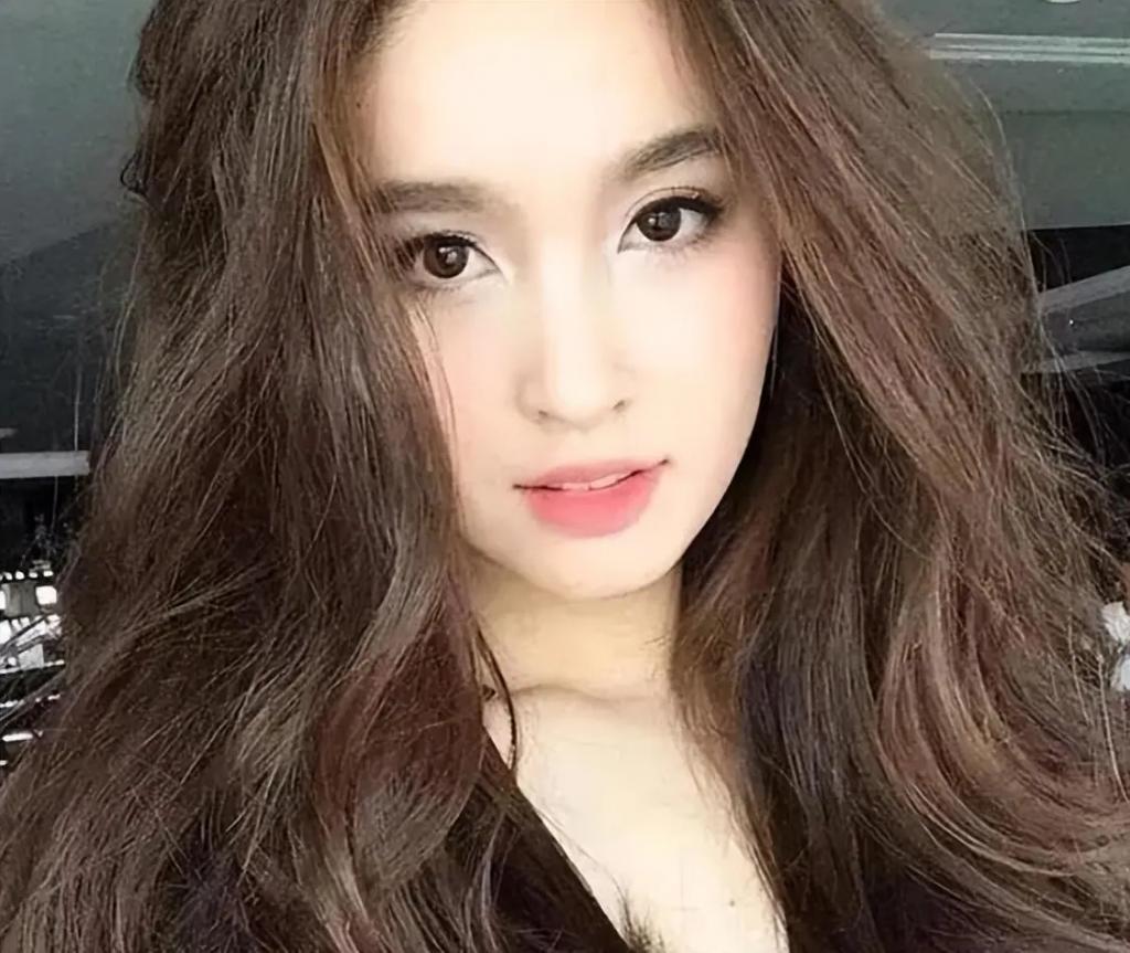 娱乐圈除了金星外，原来还有3位明星是变性人，真看不出来