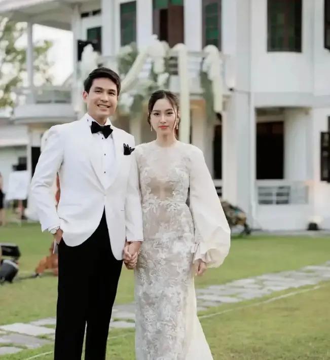 娱乐圈除了金星外，原来还有3位明星是变性人，真看不出来