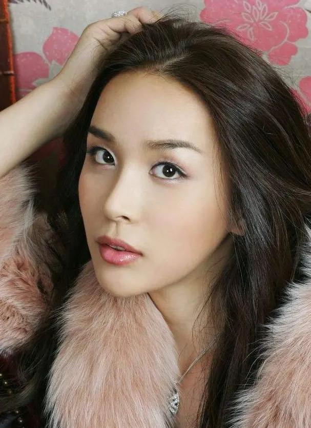 娱乐圈除了金星外，原来还有3位明星是变性人，真看不出来