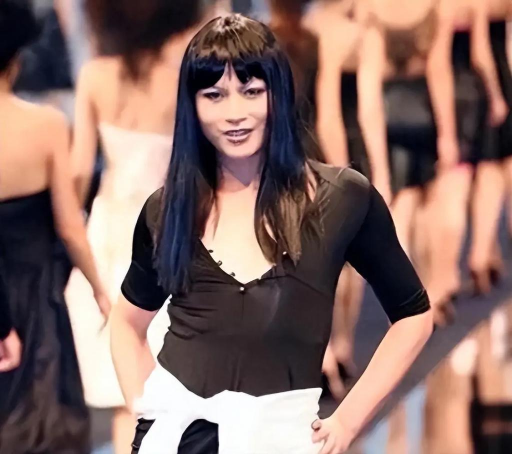 娱乐圈除了金星外，原来还有3位明星是变性人，真看不出来