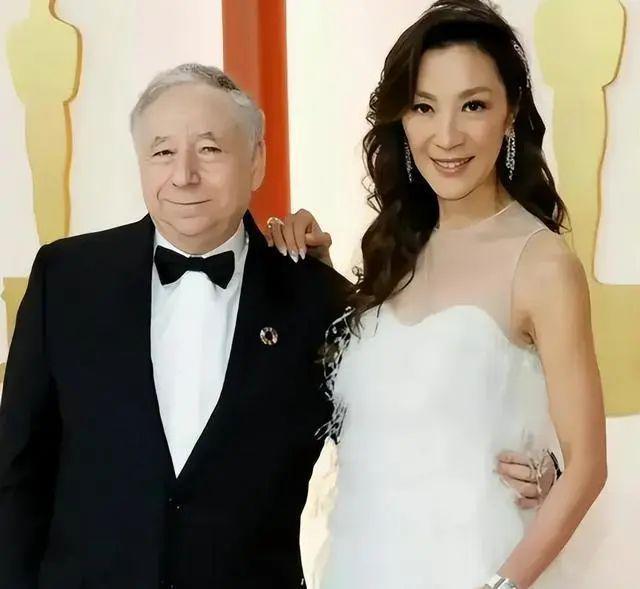 杨紫琼携77岁丈夫娘家办婚宴 现场曝光太拮据