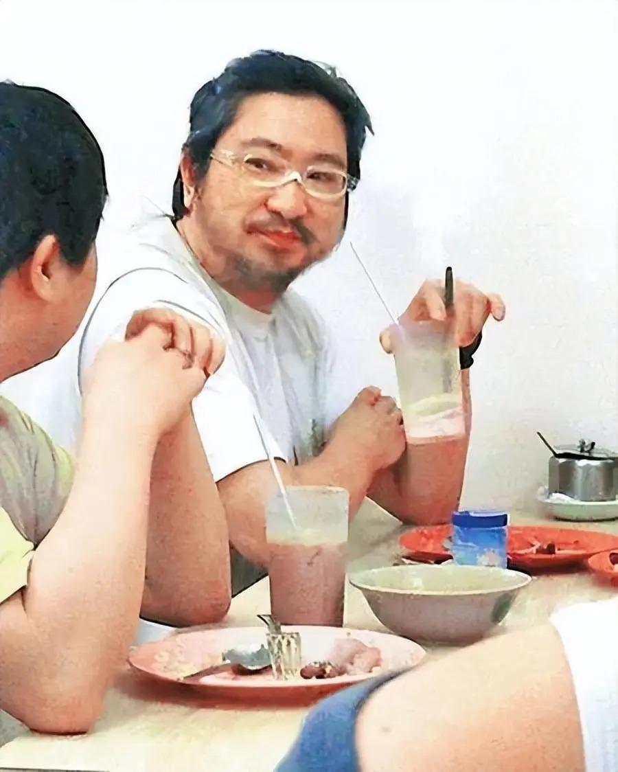 基因能有多偏心？这7位明星与兄弟姐妹，根本不像一个妈生的