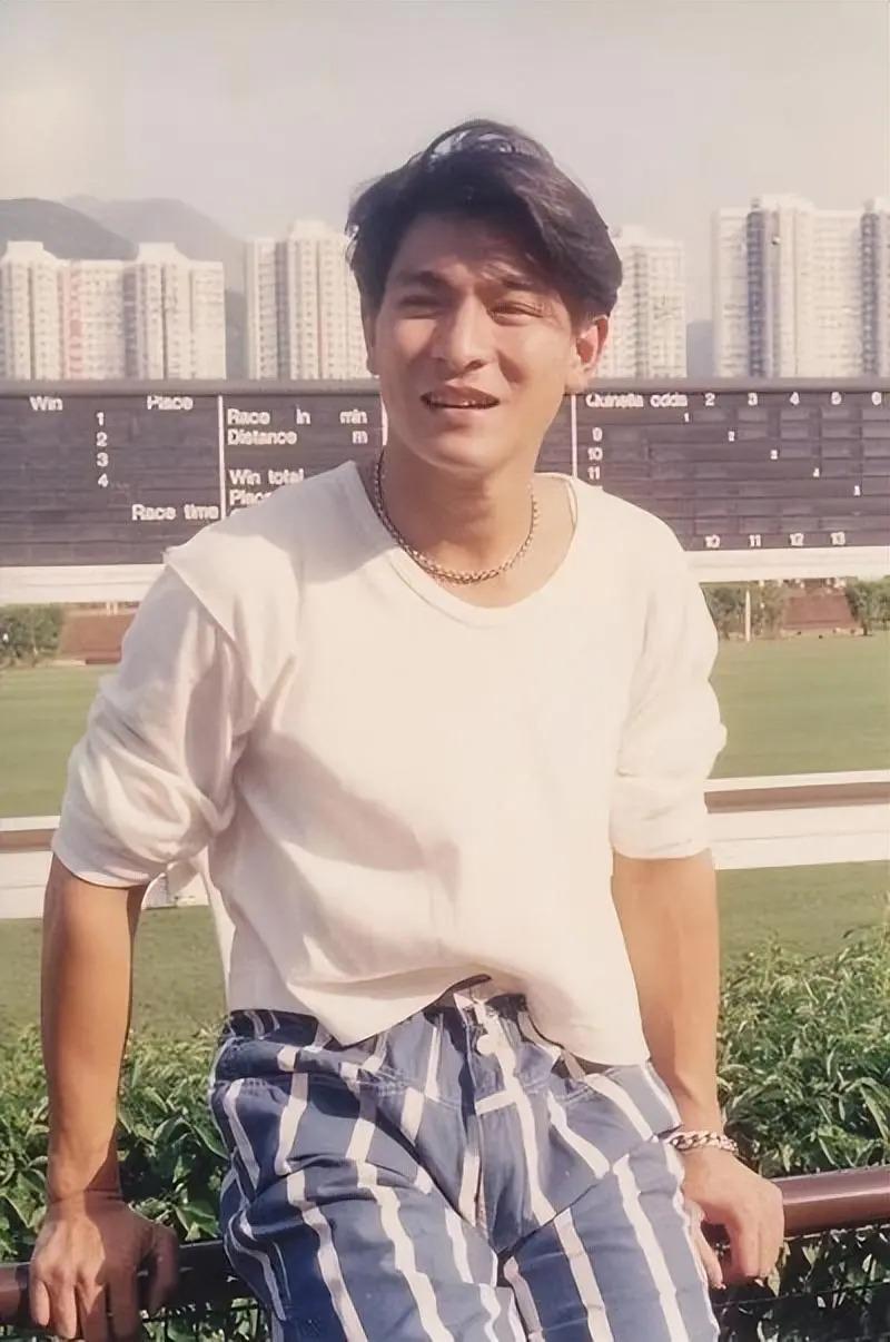 基因能有多偏心？这7位明星与兄弟姐妹，根本不像一个妈生的