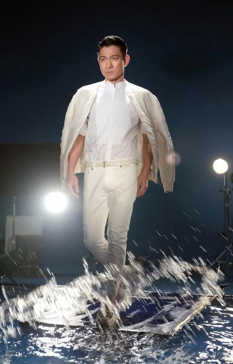 基因能有多偏心？这7位明星与兄弟姐妹，根本不像一个妈生的