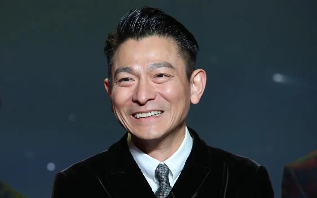 基因能有多偏心？这7位明星与兄弟姐妹，根本不像一个妈生的