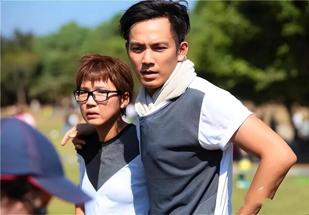 基因能有多偏心？这7位明星与兄弟姐妹，根本不像一个妈生的