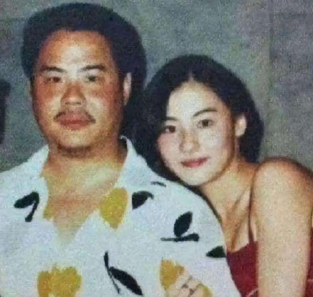 基因能有多偏心？这7位明星与兄弟姐妹，根本不像一个妈生的