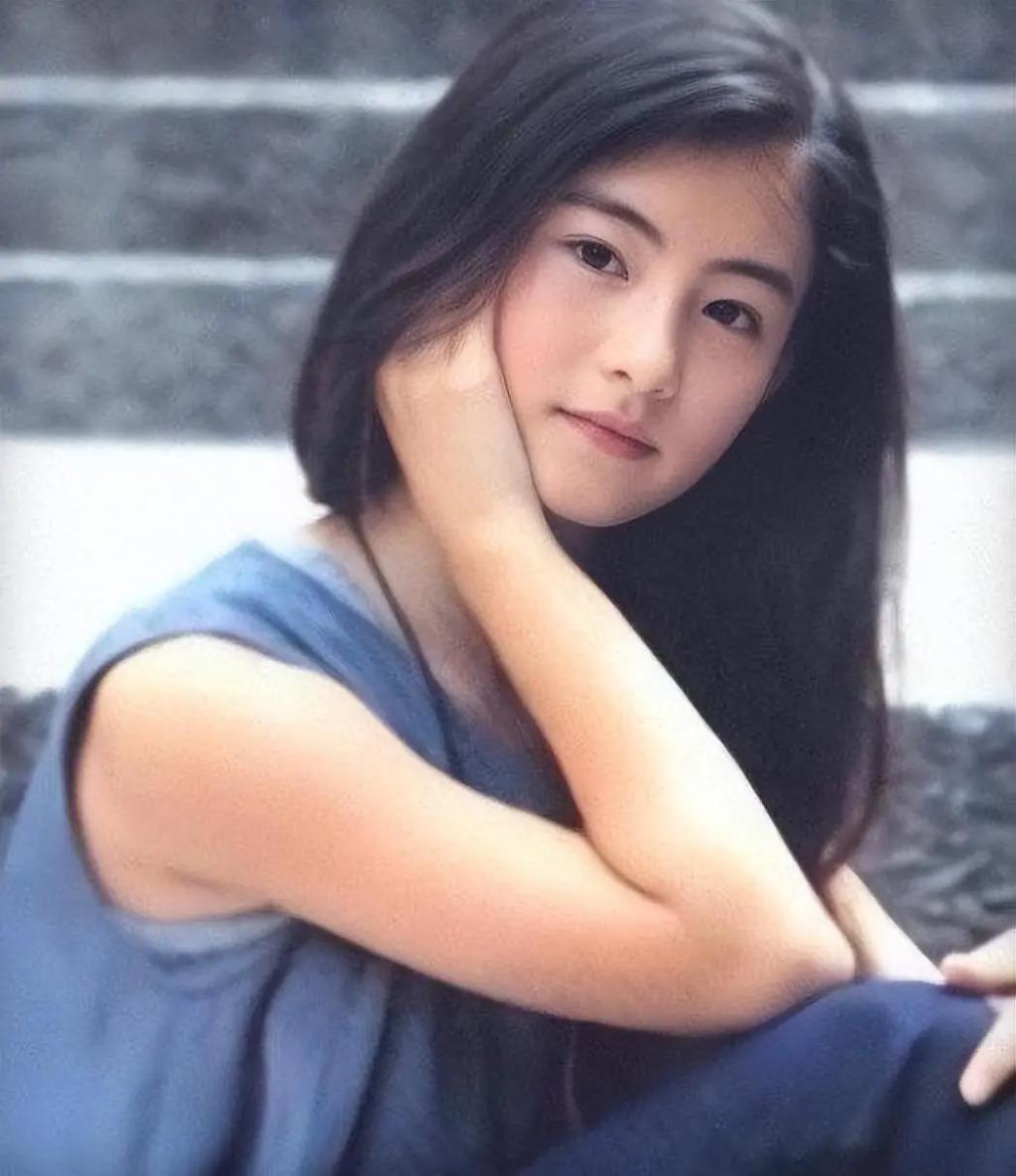 基因能有多偏心？这7位明星与兄弟姐妹，根本不像一个妈生的