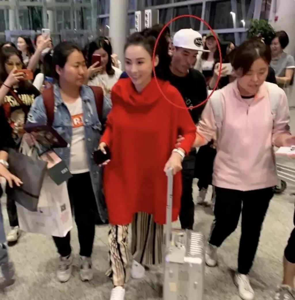 基因能有多偏心？这7位明星与兄弟姐妹，根本不像一个妈生的