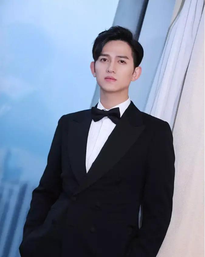 基因能有多偏心？这7位明星与兄弟姐妹，根本不像一个妈生的