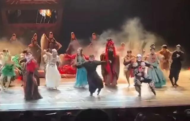 杨丽萍团队跳科目三、张译现场拒绝，这科目三非跳不可吗？