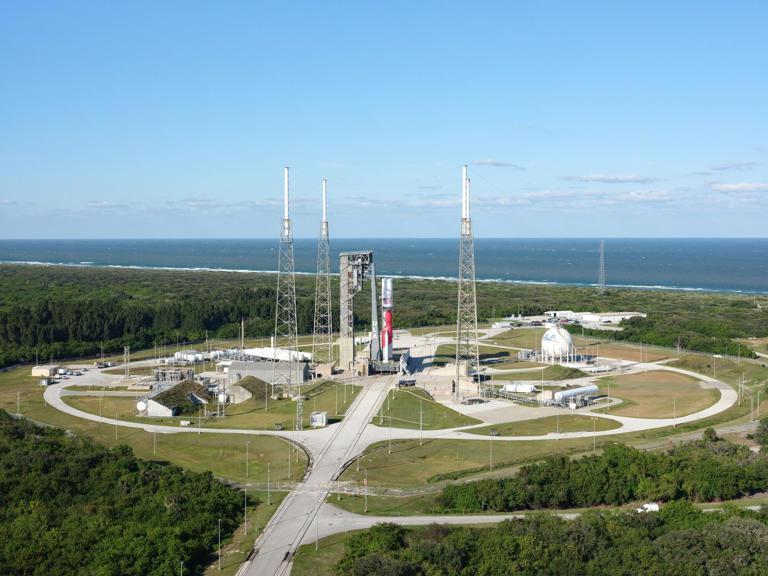 贝索斯要单挑马斯克星链？先花100亿美元将3000多颗卫星送上天再说