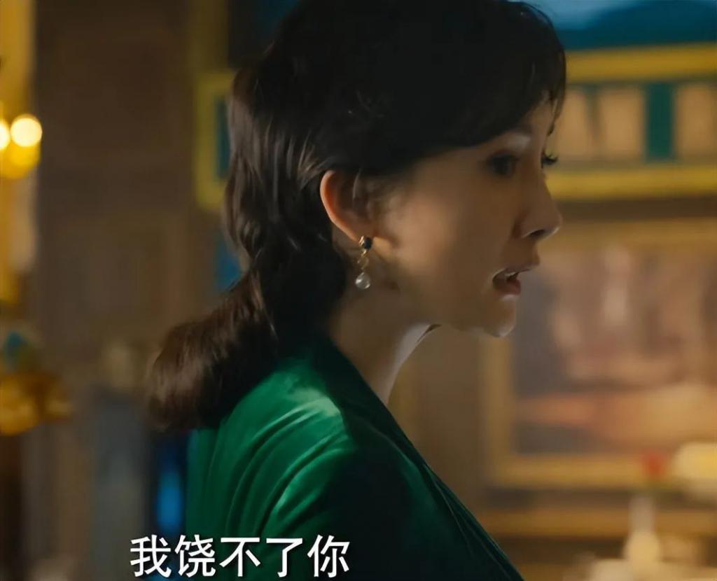 章子怡身边的赵丽颖杨幂,把章子怡的得意衬得淋漓尽致