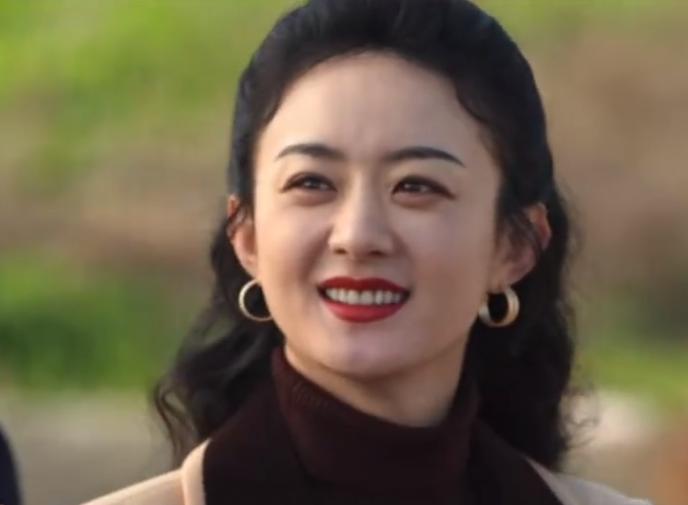 章子怡身边的赵丽颖杨幂,把章子怡的得意衬得淋漓尽致