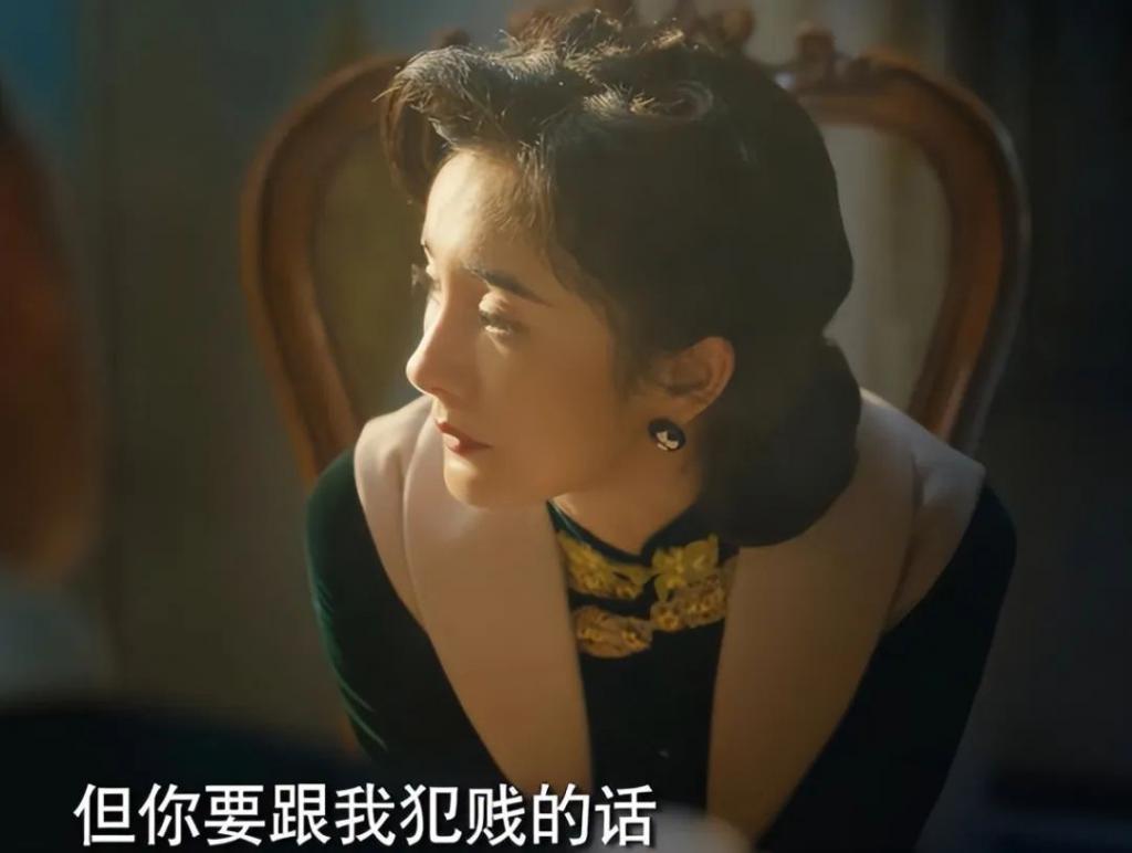 章子怡身边的赵丽颖杨幂,把章子怡的得意衬得淋漓尽致