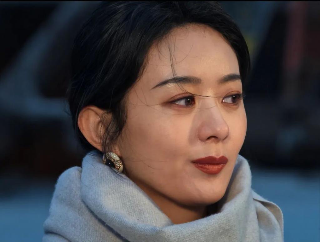章子怡身边的赵丽颖杨幂,把章子怡的得意衬得淋漓尽致