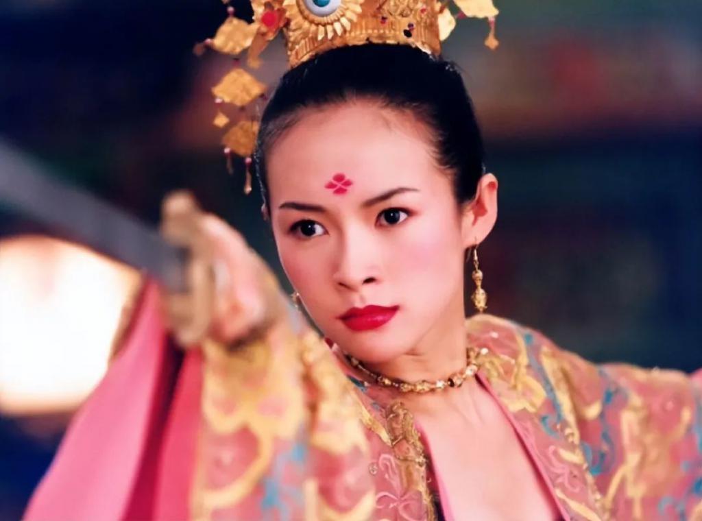 章子怡身边的赵丽颖杨幂,把章子怡的得意衬得淋漓尽致