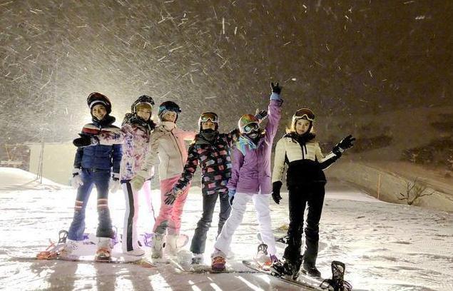 曝郭晶晶夫妇捐甘肃7000万，4年捐3亿，不炫富不混贵妇圈，是豪门清流