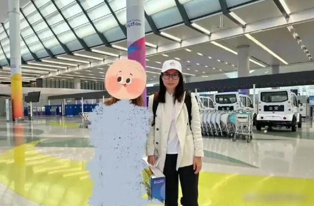 曝郭晶晶夫妇捐甘肃7000万，4年捐3亿，不炫富不混贵妇圈，是豪门清流