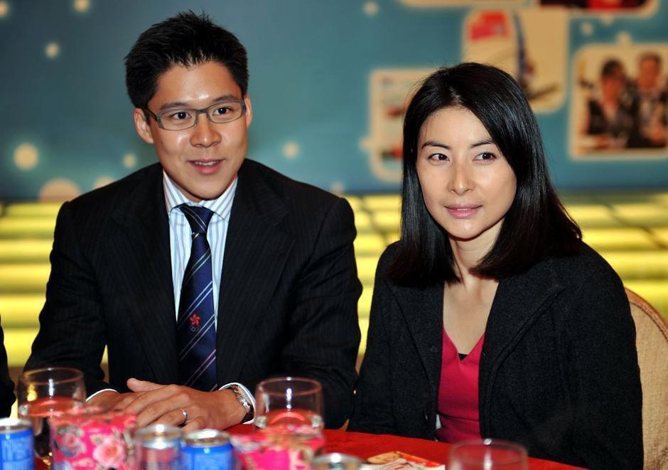 曝郭晶晶夫妇捐甘肃7000万，4年捐3亿，不炫富不混贵妇圈，是豪门清流