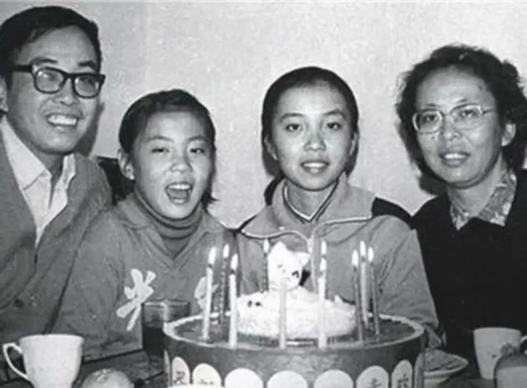 告别朱令，和她被偷走的三十年