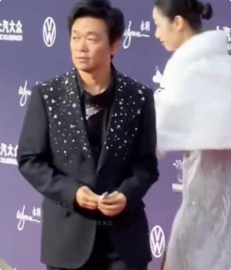 澳门这一夜，被连红毯都懒得走的王宝强圈粉，一脸颓气却最大赢家