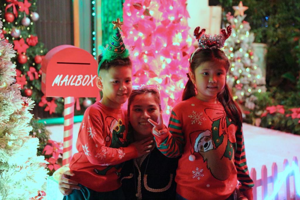 圣诞节越南富人“炫富”，胡志明市一系列“富人街”别墅装饰华丽，人们争相“打卡”