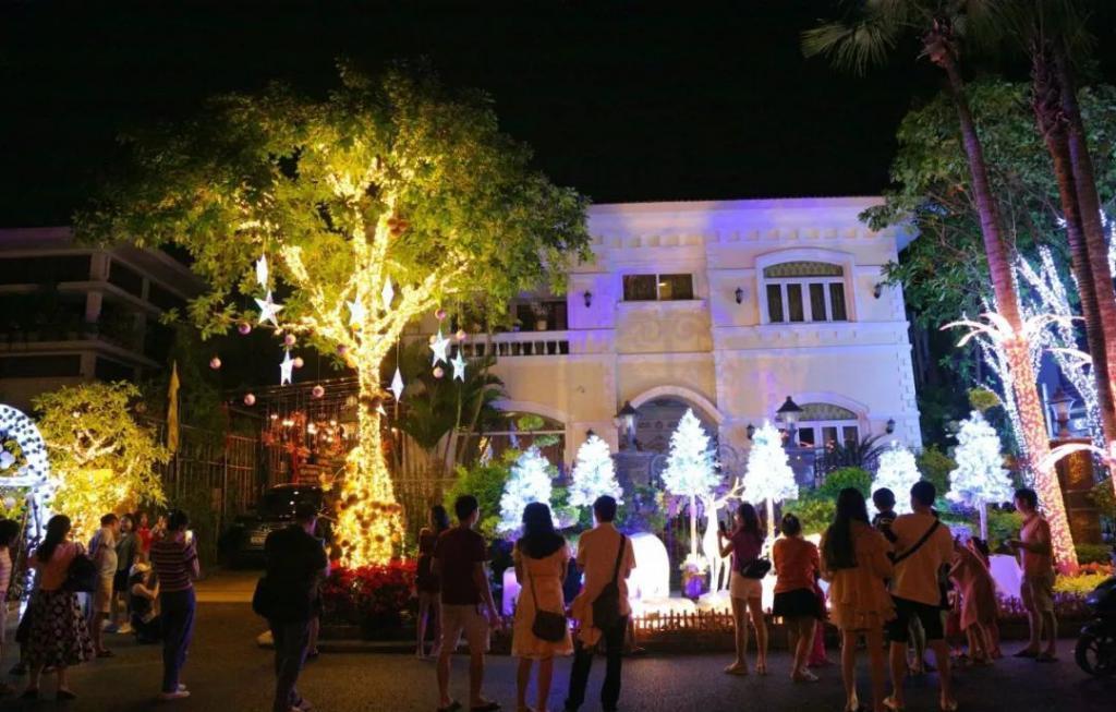 圣诞节越南富人“炫富”，胡志明市一系列“富人街”别墅装饰华丽，人们争相“打卡”