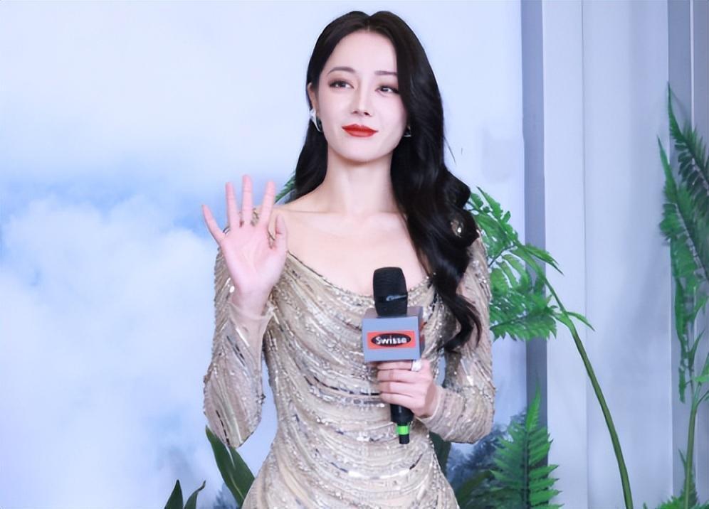 拿下品牌代言人，晋升跑男一姐，白鹿状态绝佳，网友：命真好