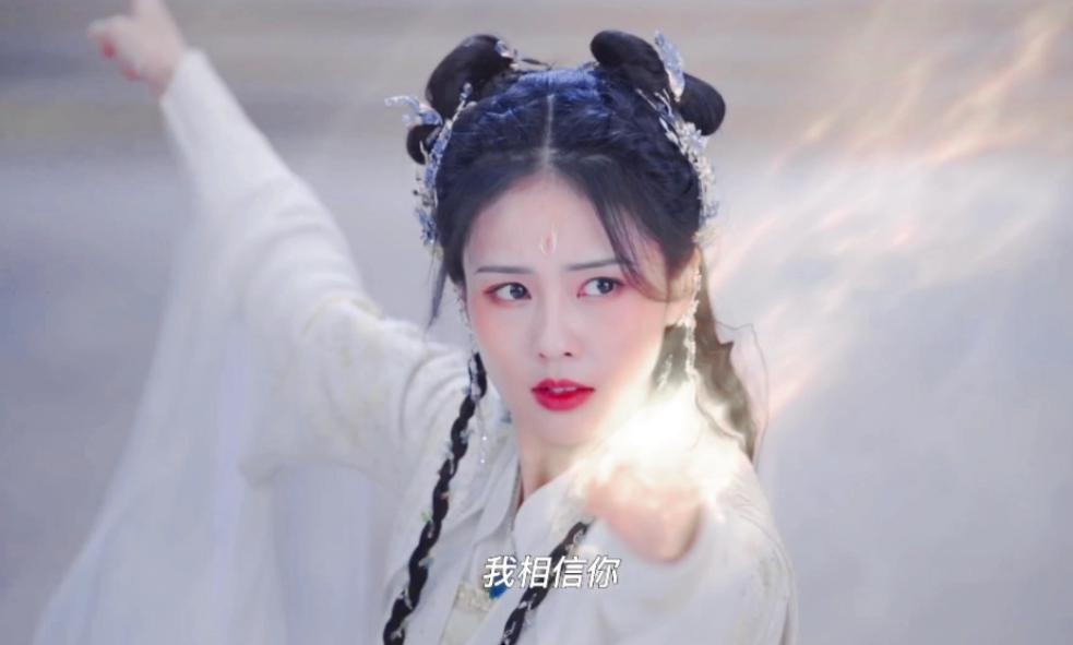 拿下品牌代言人，晋升跑男一姐，白鹿状态绝佳，网友：命真好