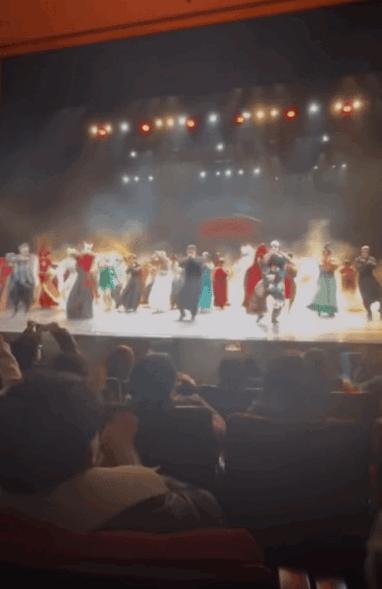 好双标…怎么他火了就被说低俗…