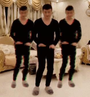 好双标…怎么他火了就被说低俗…