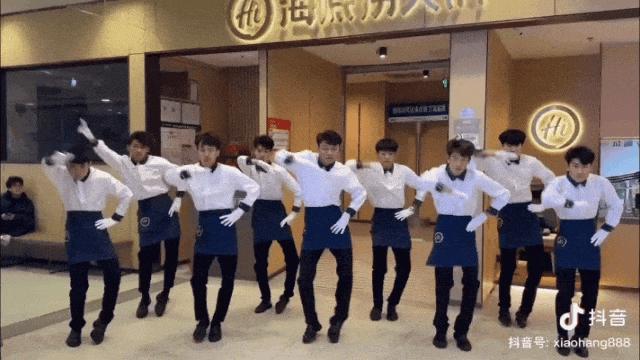 好双标…怎么他火了就被说低俗…