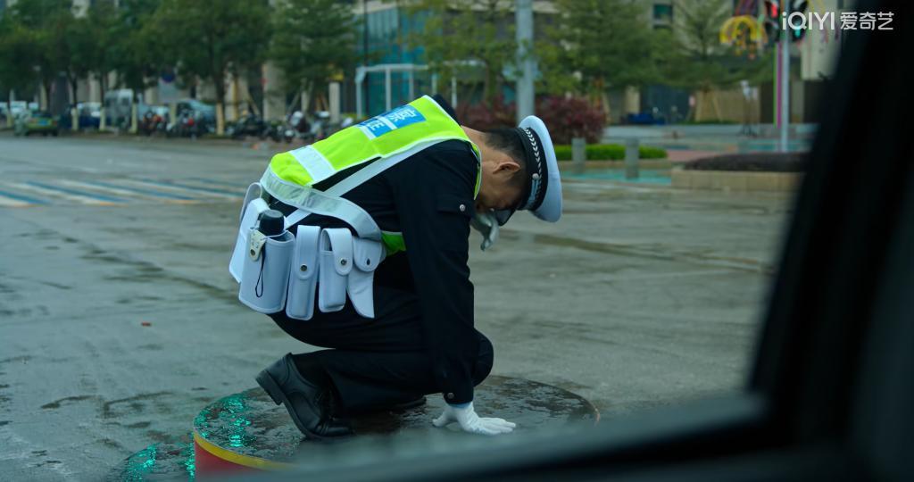 同时谈三个，这姐玩越大越蹿红