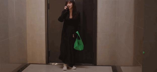 同时谈三个，这姐玩越大越蹿红