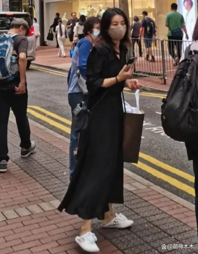 郭晶晶捐款被扒，张凌赫等人尴尬了，比豪门还奢侈