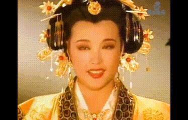 还记得《庆余年》里的小叶轻眉吗？18岁的她长这样…