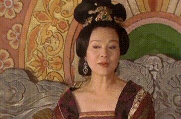 还记得《庆余年》里的小叶轻眉吗？18岁的她长这样…