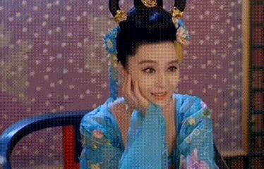 还记得《庆余年》里的小叶轻眉吗？18岁的她长这样…