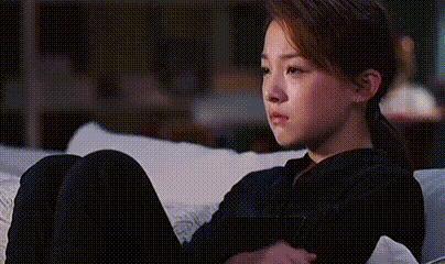 还记得《庆余年》里的小叶轻眉吗？18岁的她长这样…