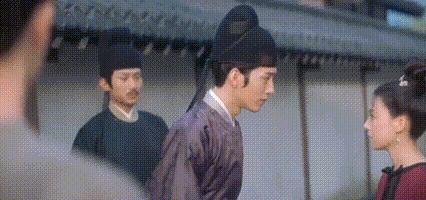 还记得《庆余年》里的小叶轻眉吗？18岁的她长这样…