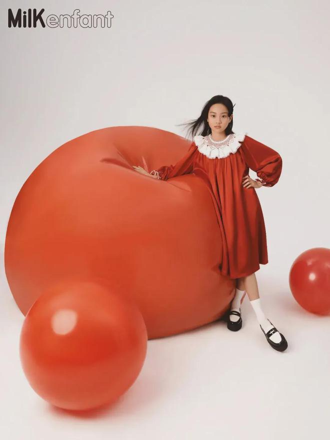 11岁甜馨登时尚杂志封面 演绎冬日大片宛若小公主