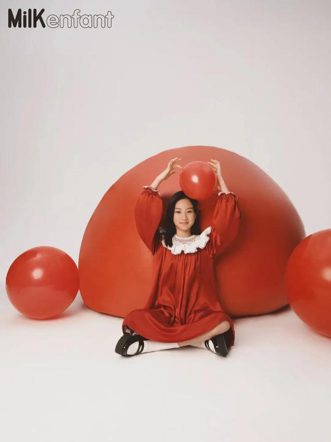 11岁甜馨登时尚杂志封面 演绎冬日大片宛若小公主