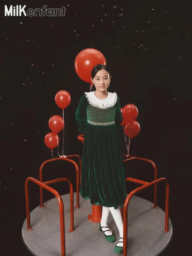 11岁甜馨登时尚杂志封面 演绎冬日大片宛若小公主