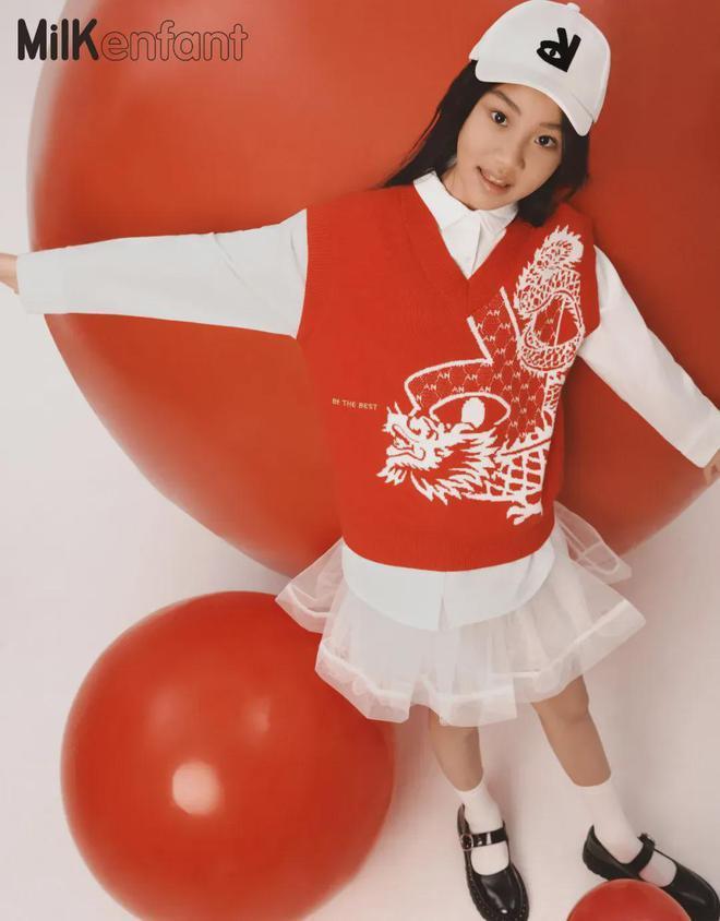 11岁甜馨登时尚杂志封面 演绎冬日大片宛若小公主