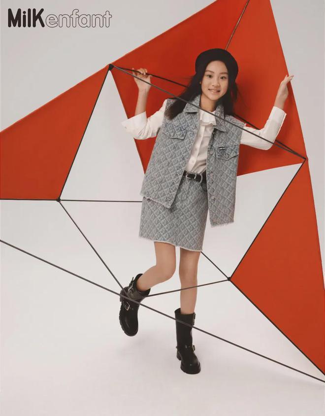 11岁甜馨登时尚杂志封面 演绎冬日大片宛若小公主