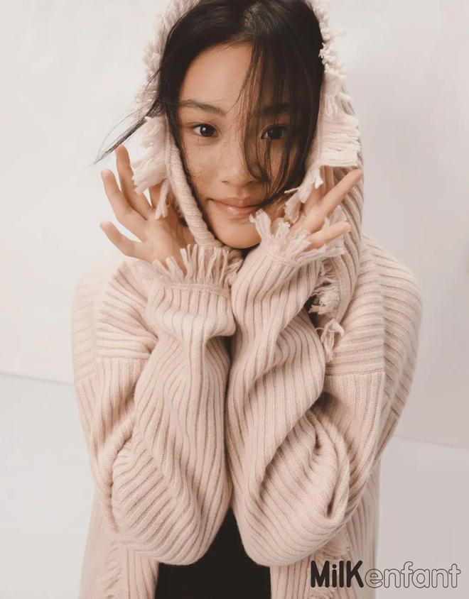 11岁甜馨登时尚杂志封面 演绎冬日大片宛若小公主