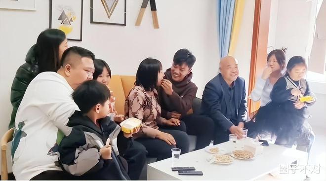 解清帅一家败光路人缘！一场直播狂赚100万被吐槽