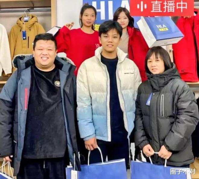 解清帅一家败光路人缘！一场直播狂赚100万被吐槽