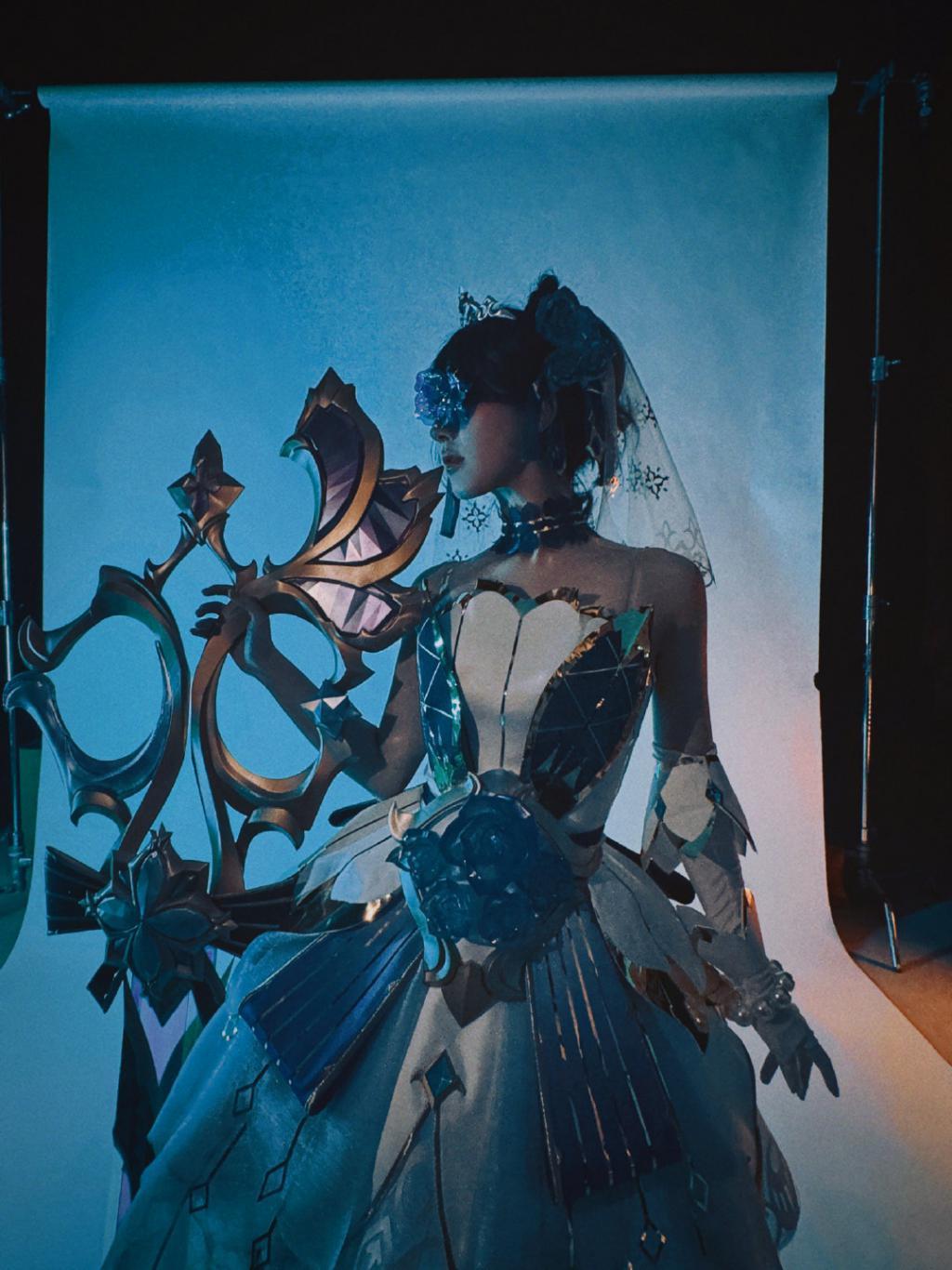 赵露思COS游戏角色 扎双丸子头娇俏可人